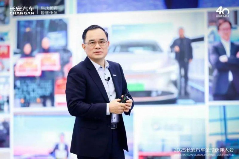 我国科学家打造会“感知”的机器手